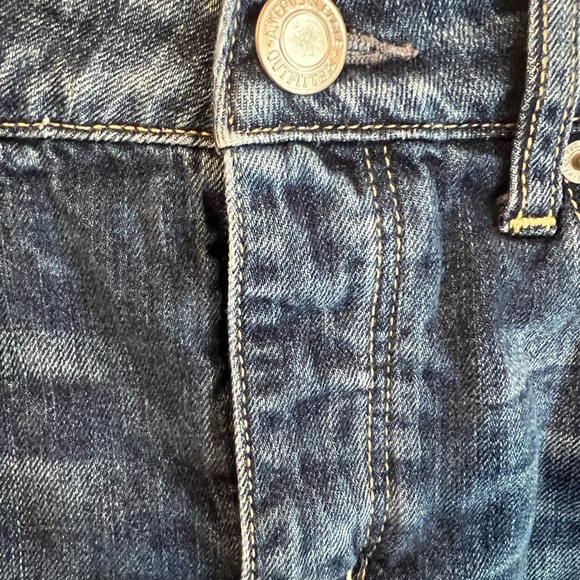 American Eagle Outfitters (AEO) destroyed denim shorts buttonfly SZ 6 - Picture 2 of 6